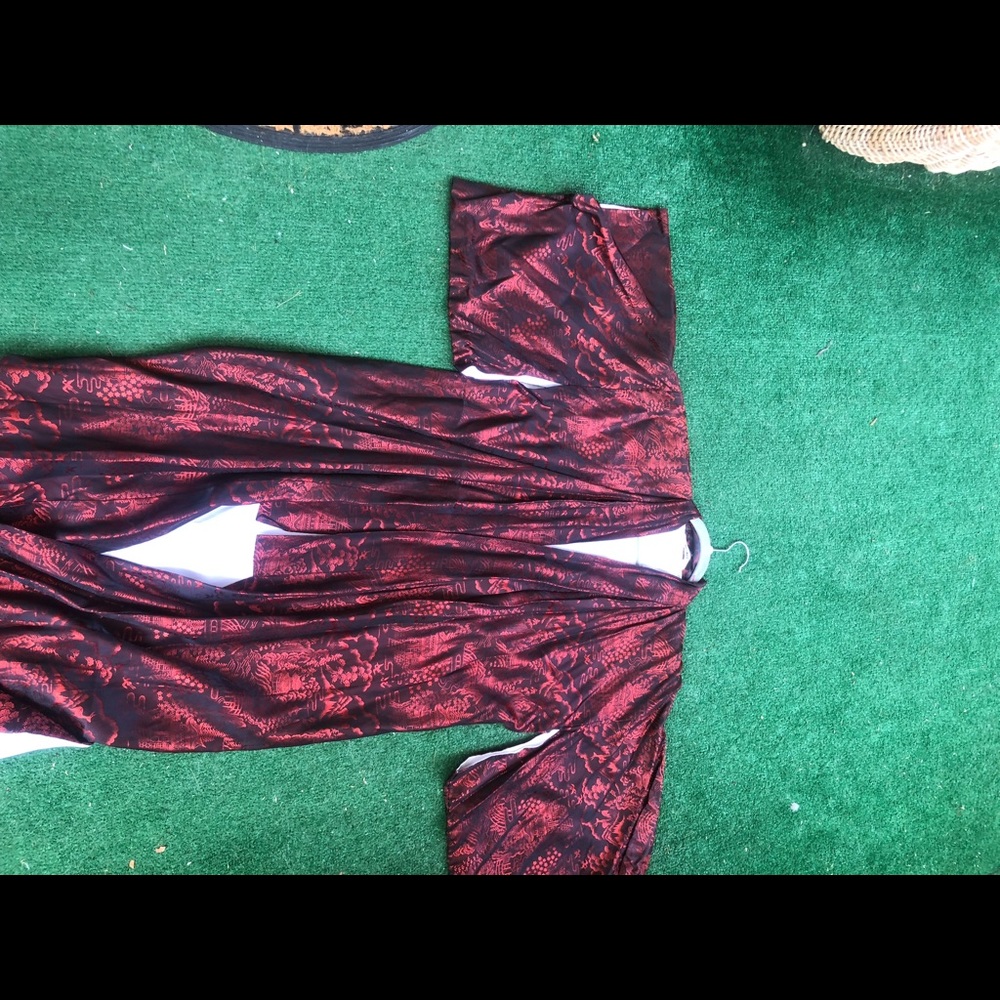 Black and red kimono